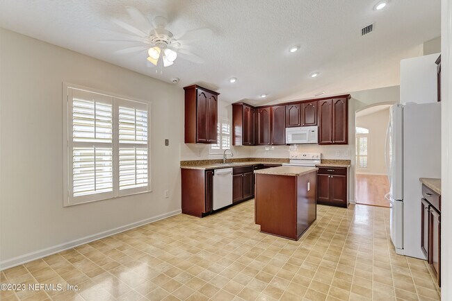 Building Photo - 608 Birchbark Trail