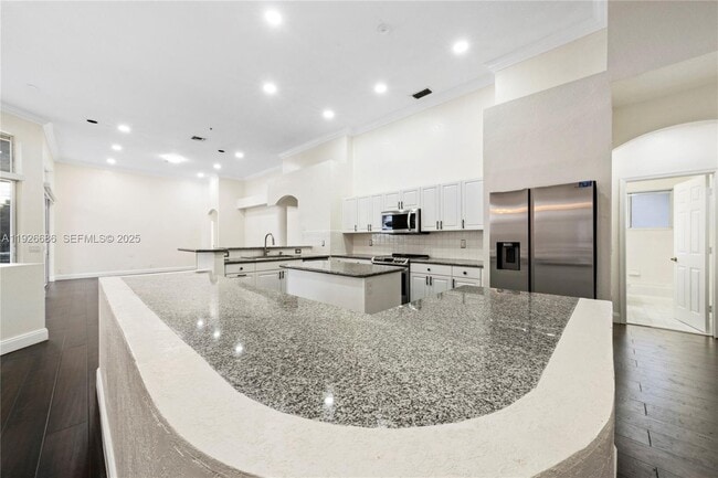 Building Photo - 2893 Oakbrook Dr