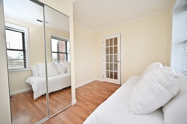 Building Photo - 358-358 Main St