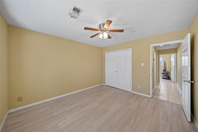 Building Photo - 9746 Seeker St