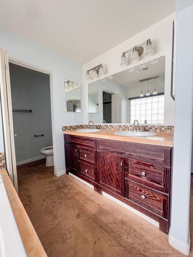 Building Photo - A Beautiful 2 Bedroom Home with Office and 2 Bonus Room