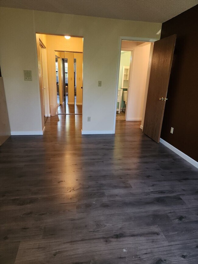 Building Photo - Amazing first floor unit in Arvada!