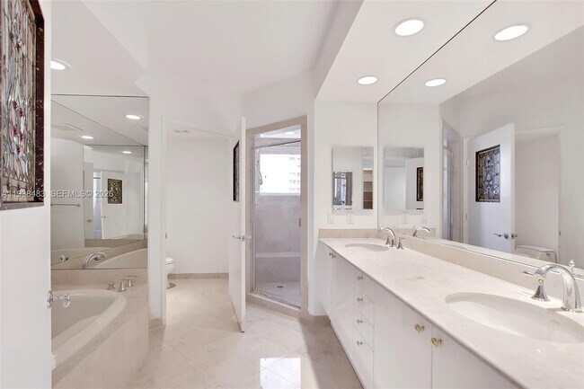 Building Photo - 799 Crandon Blvd