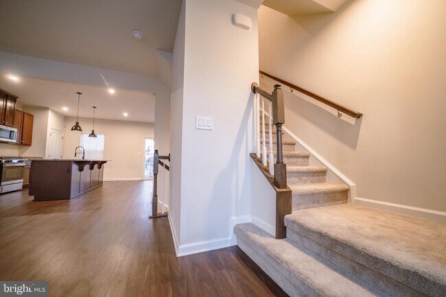 Building Photo - 9816 Cedarmass Cir