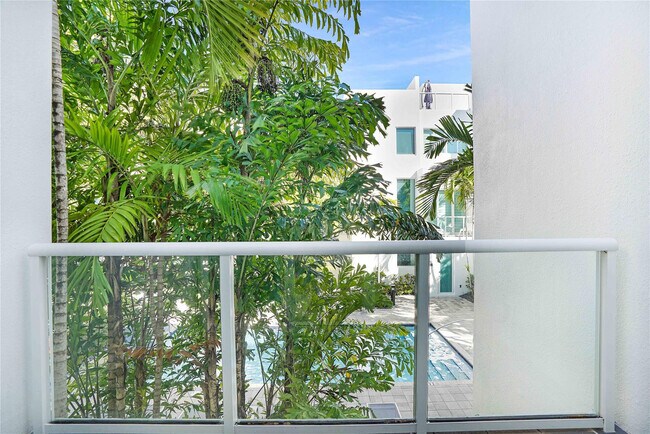 Building Photo - 741 NE 4th Ave