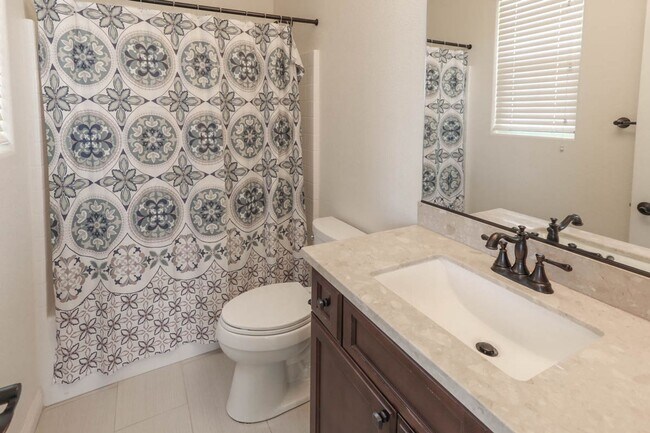 Building Photo - Stunning 5 Bed, 4 Full Baths And 2 Half Ba...