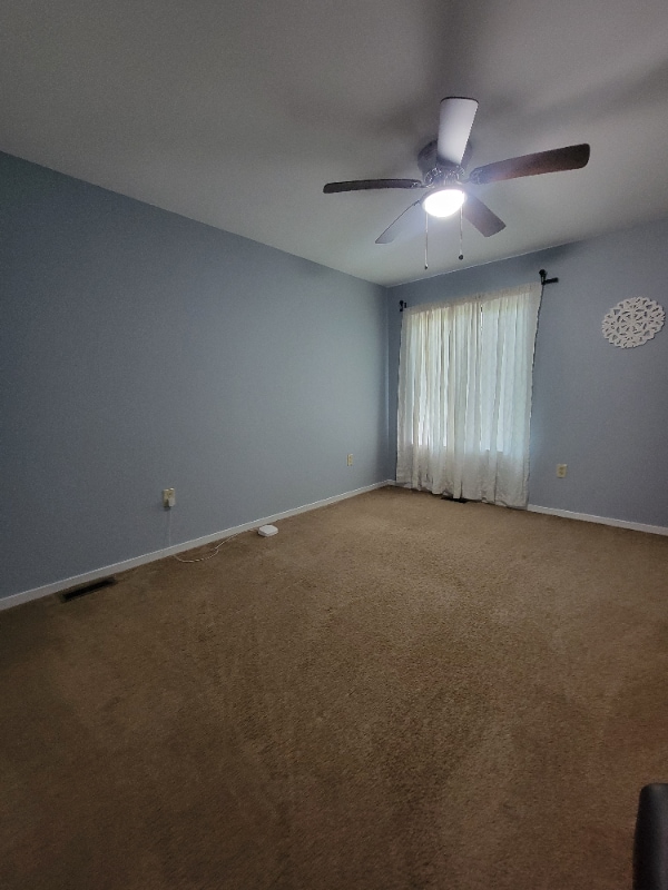 Building Photo - 216 Falls Cir