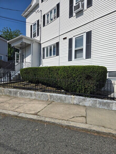 Building Photo - 406 Admiral St