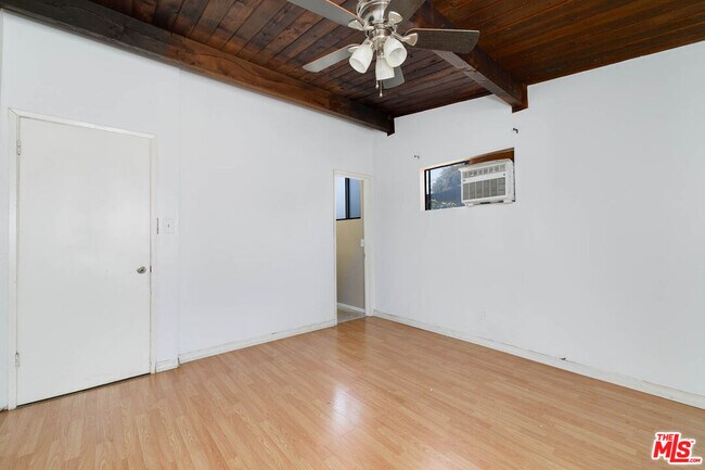 Building Photo - 5633 Cedarglen Dr