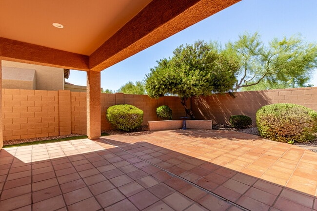 Building Photo - "Charming 2-Bedroom + Den Oasis with Spaci...