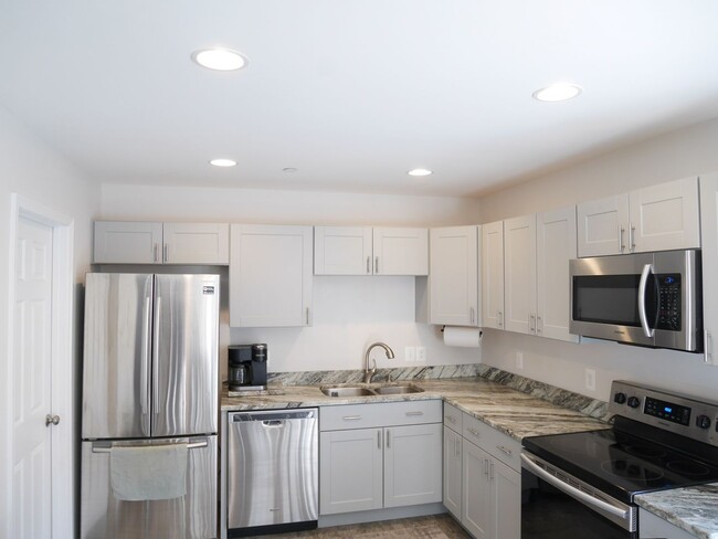 Building Photo - Beautiful Townhouse- Taneytown, MD
