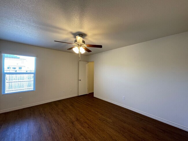 Building Photo - 1529 Justin Lp
