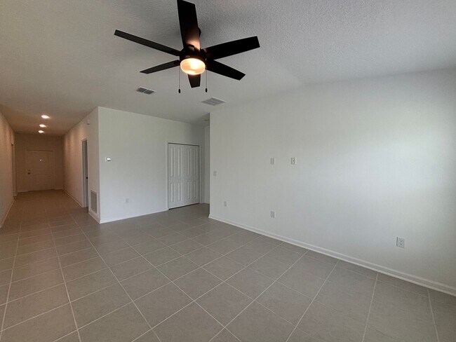Building Photo - Beautiful Updated Home