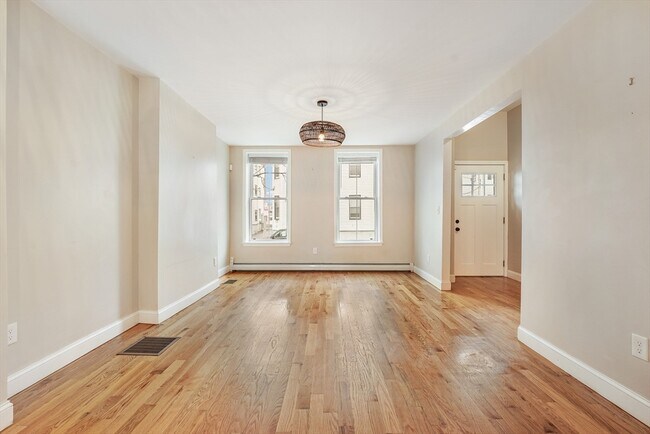 Building Photo - 33 White St
