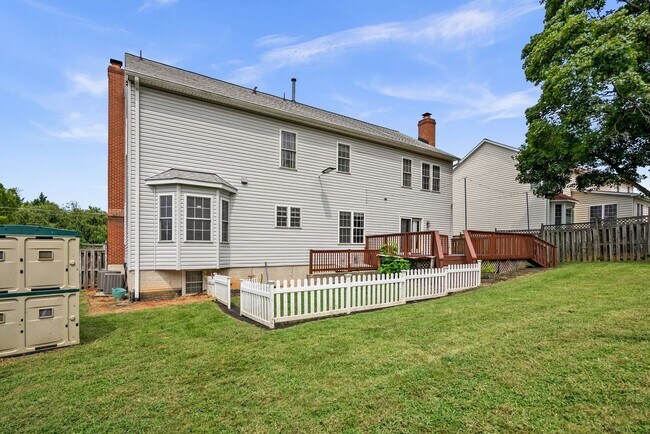 Building Photo - 13111 Venetian Rd