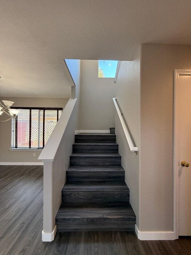 Building Photo - Beautiful River Oaks Large Two Story Home With Three Car Garage