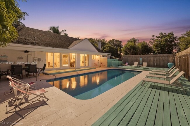 Building Photo - 212 SW 1st Ave