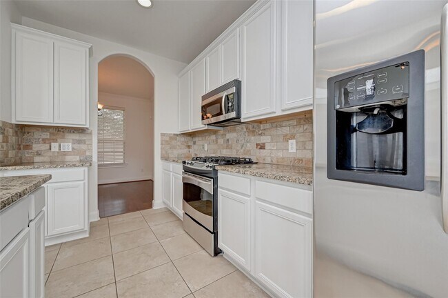 Building Photo - 71 N Rocky Point Cir