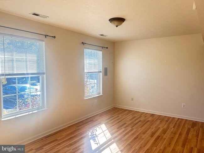 Building Photo - 213 Emily Ln