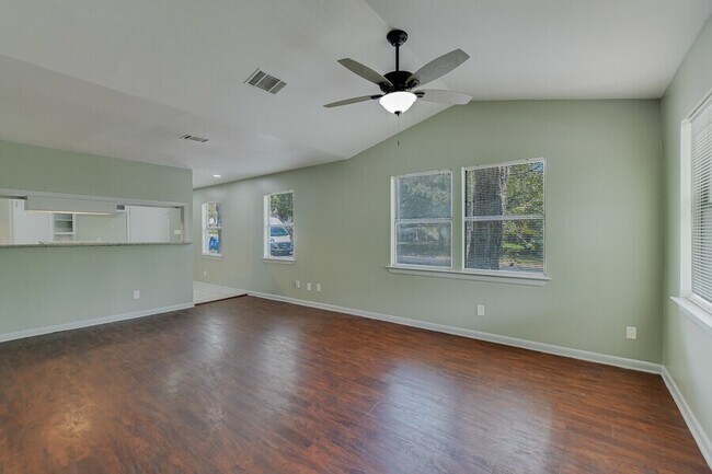 Building Photo - 3414 Hollywood Ave