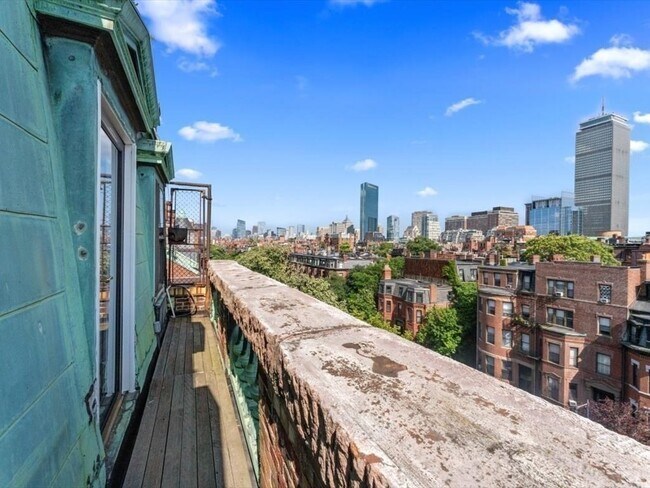 Building Photo - 458 Beacon St