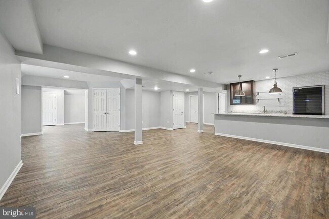 Building Photo - 9913 Rosewood Hill Cir