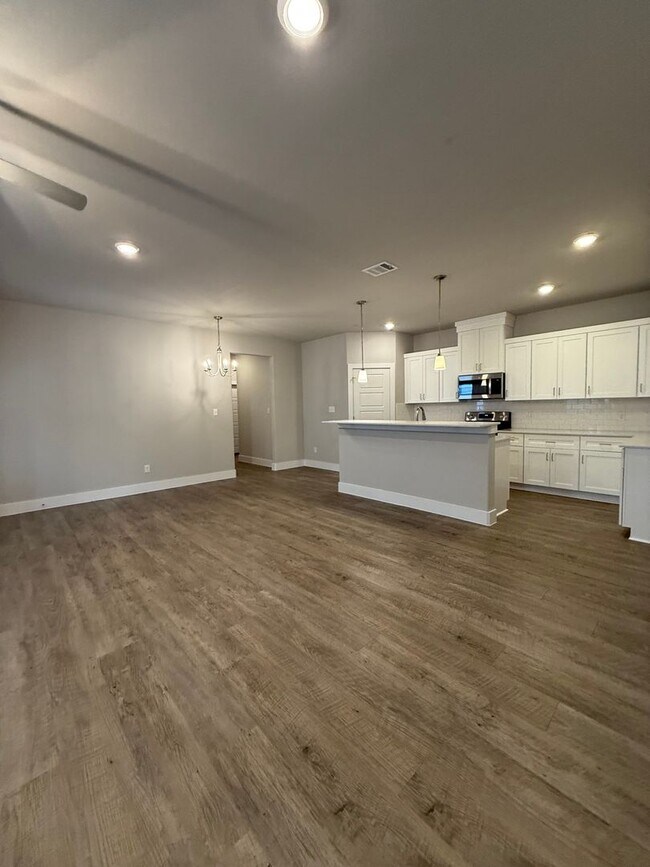 Building Photo - 3/2/2 GREAT NEIGHBORHOOD