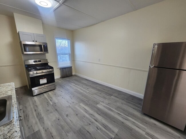 Building Photo - 564 Hyde Park Ave