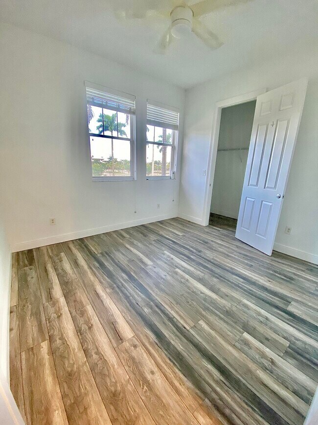 Building Photo - 850 Millbrae Ct