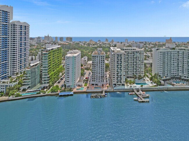 Building Photo - 1228 West Ave