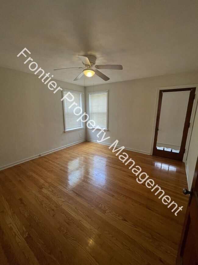 Building Photo - Charming one bedroom apartment