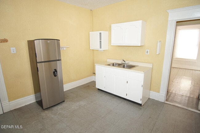 Building Photo - 219 W Rio Grande Ave