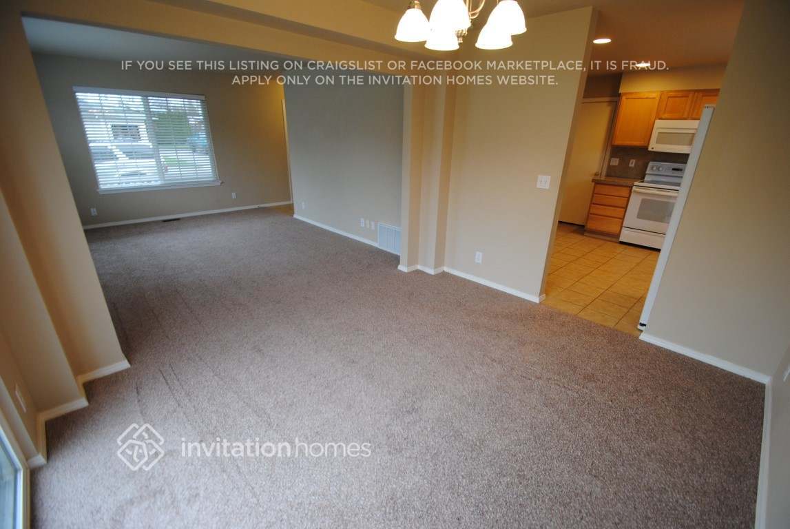 Building Photo - 16084 Rose Ln SE