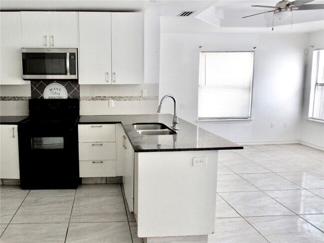 Building Photo - 15 W Harrison Ave