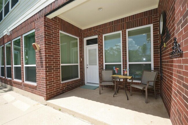 Building Photo - 7902 Silent Forest Dr
