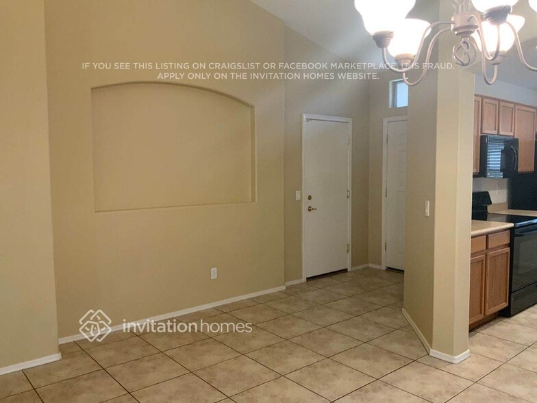 Building Photo - 2724 E Concho Ave