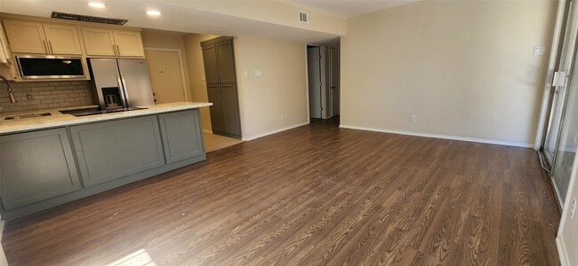 Building Photo - 909 Silber Rd