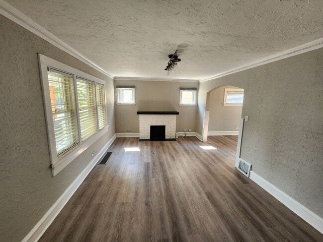 Building Photo - Newly Renovated 3-Bedroom Property in Prim...