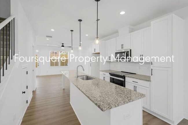 Building Photo - Modern 4-Bed / 3.5-Bath Townhome with Main Level Hard-Surface Floors , Back Patio – Easy Access t...