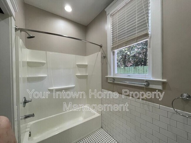 Building Photo - 156 Waverly Way NE
