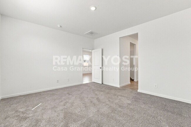 Building Photo - 2689 E Santa Ynez Dr