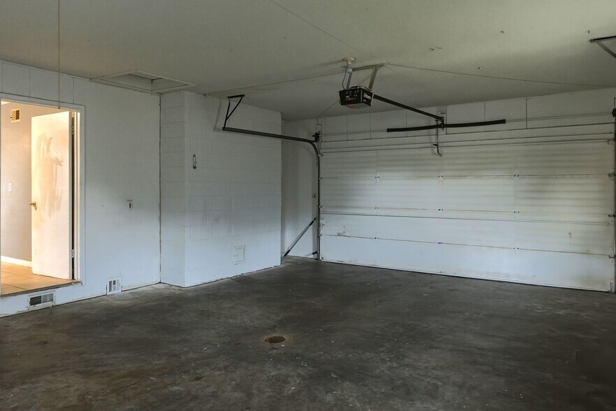 Building Photo - 2209 N 82nd Terrace