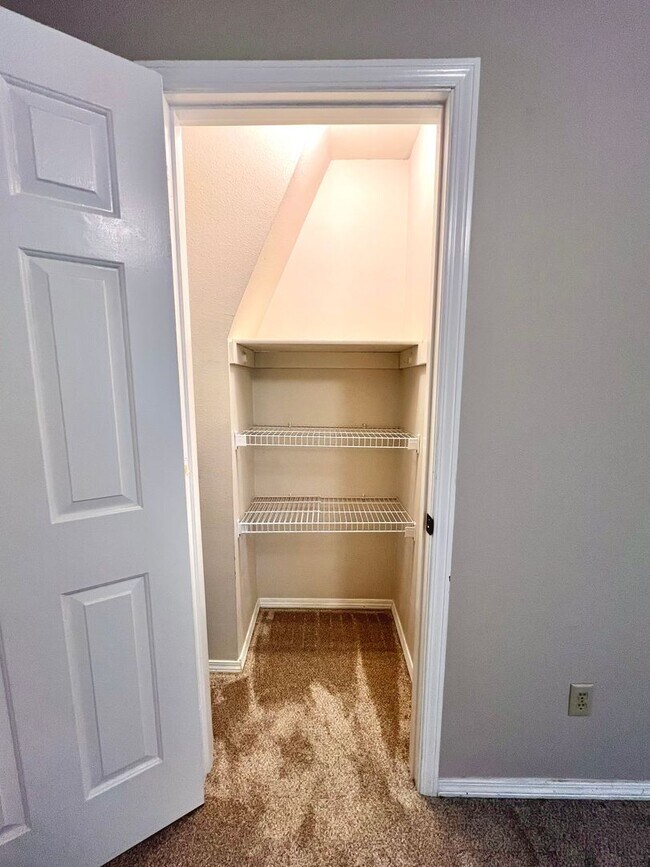 Building Photo - Remodeled 3BR in Mountain Park | Primary Suite + Deck | Lake Oswego