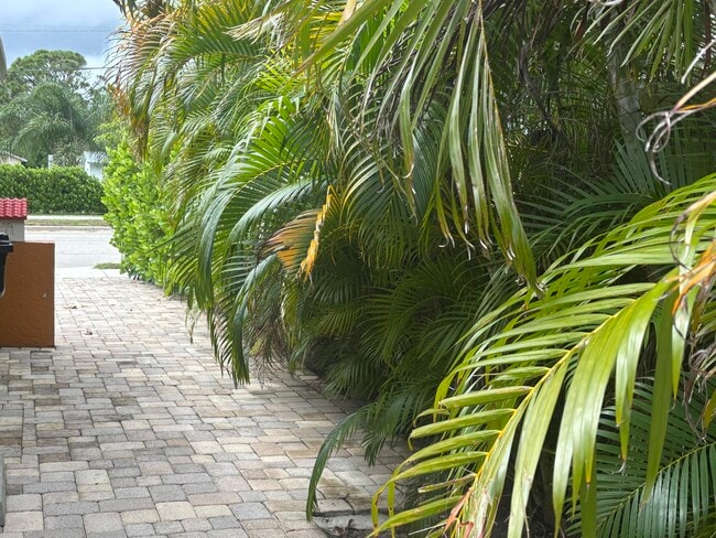 Building Photo - 1257 SE Airoso Blvd