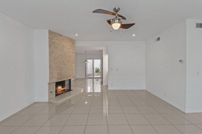 Building Photo - 2518 S Sierra Madre