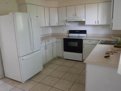 Eat in Kitchen. Walk out to deck with mountain views. - 1273 Moore st