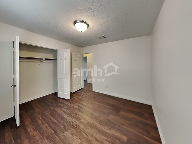 Building Photo - 3919 Hawthorne Glen Ct