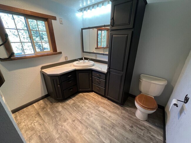 Building Photo - Custom Rustic 4-Bdr on beautiful 5 acres with Greenhouse in Sisters!
