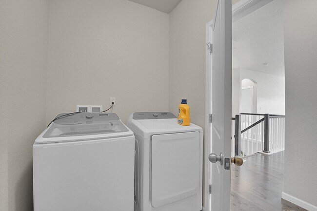 Building Photo - $3,095.00 - 4 Bedrooms, 2 Bathroom, Single...