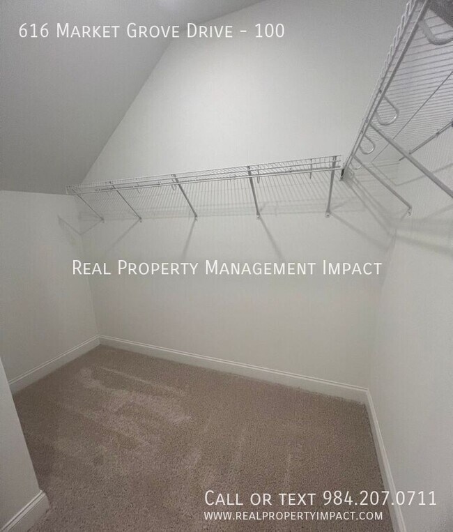 Building Photo - 616 Mkt Grv Dr